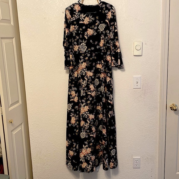 Dresses & Skirts - Modest floral dress